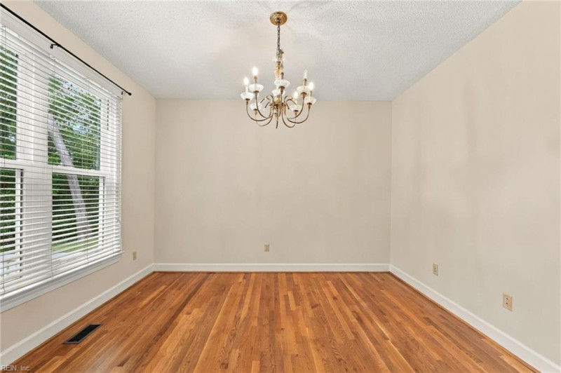 Photo 15 of 37 residential for sale in Virginia Beach virginia