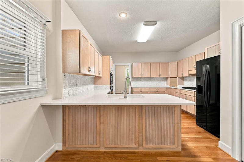 Photo 18 of 37 residential for sale in Virginia Beach virginia