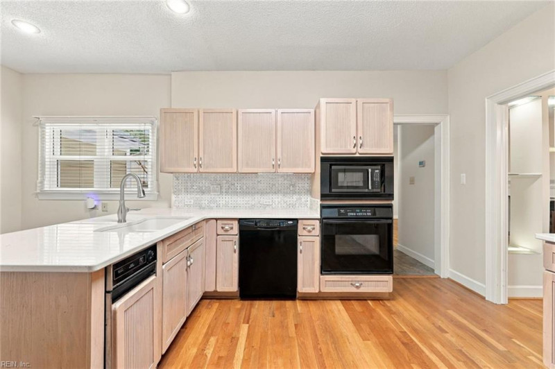 Photo 19 of 37 residential for sale in Virginia Beach virginia