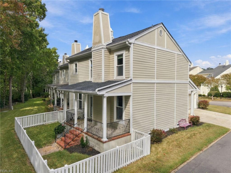 Photo 4 of 37 residential for sale in Virginia Beach virginia