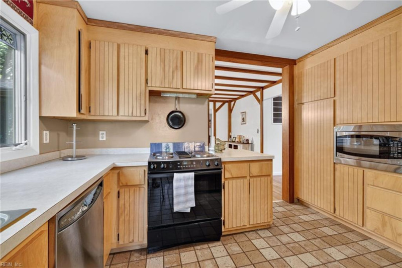 Photo 13 of 42 residential for sale in Suffolk virginia
