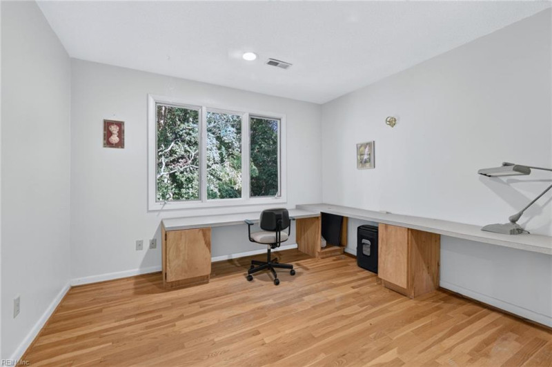 Photo 23 of 42 residential for sale in Suffolk virginia