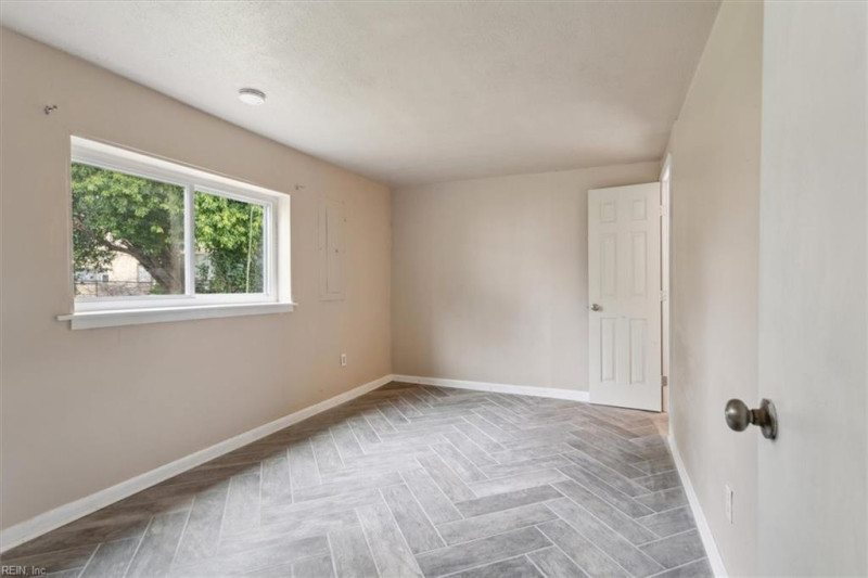 Photo 12 of 33 residential for sale in Virginia Beach virginia