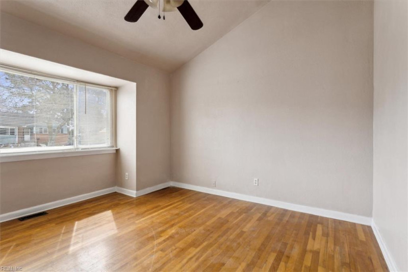 Photo 4 of 33 residential for sale in Virginia Beach virginia
