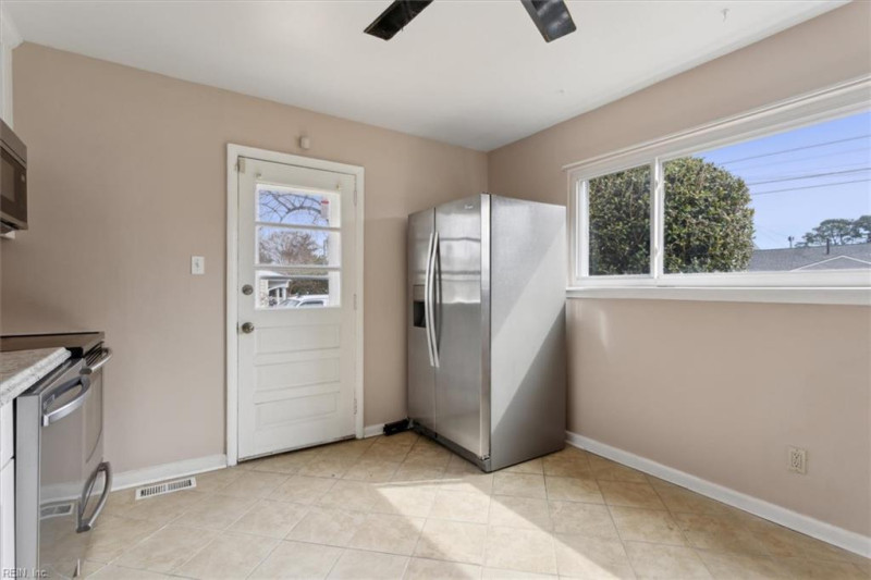 Photo 7 of 33 residential for sale in Virginia Beach virginia