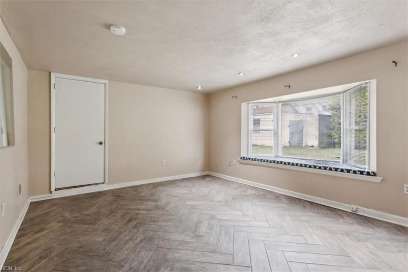 Photo 9 of 33 residential for sale in Virginia Beach virginia