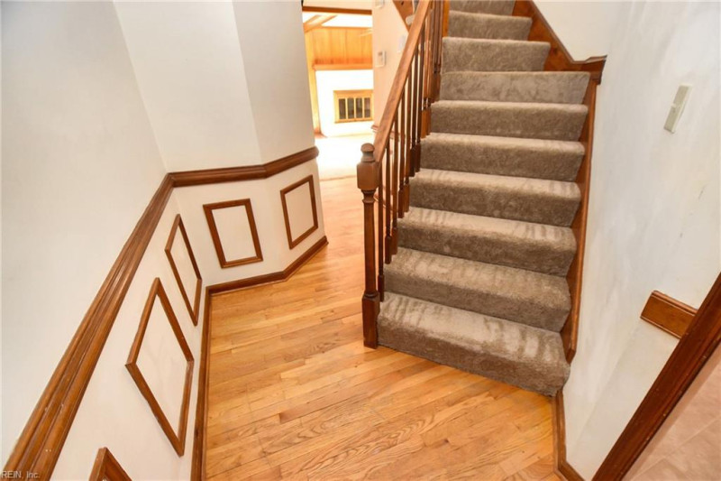 Photo 4 of 26 residential for sale in Virginia Beach virginia