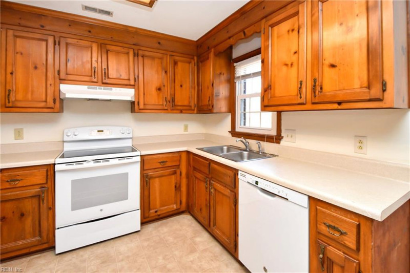 Photo 9 of 26 residential for sale in Virginia Beach virginia