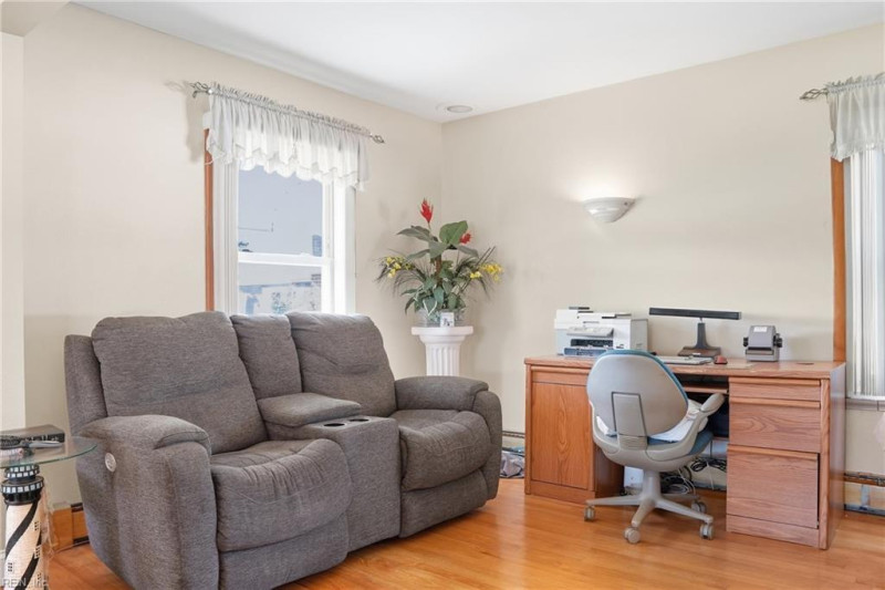 Photo 14 of 49 residential for sale in Portsmouth virginia