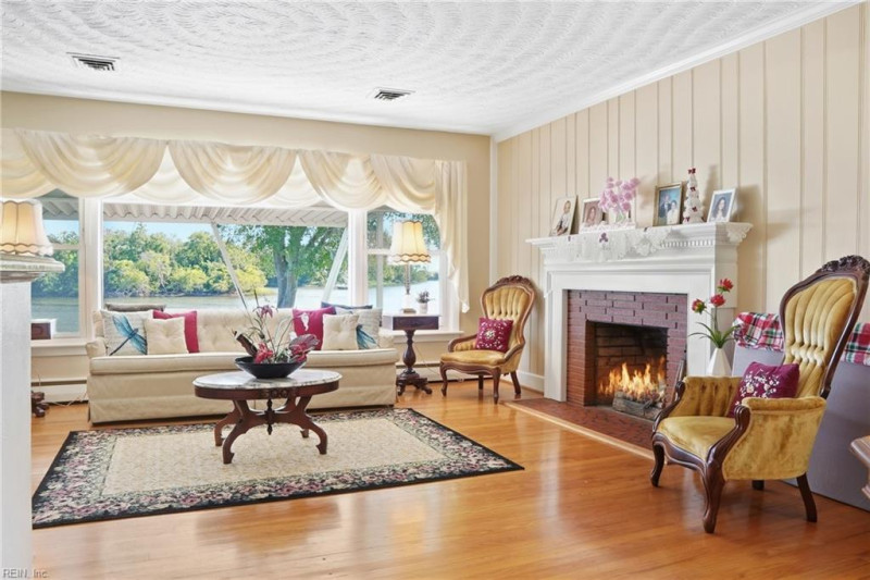 Photo 16 of 49 residential for sale in Portsmouth virginia