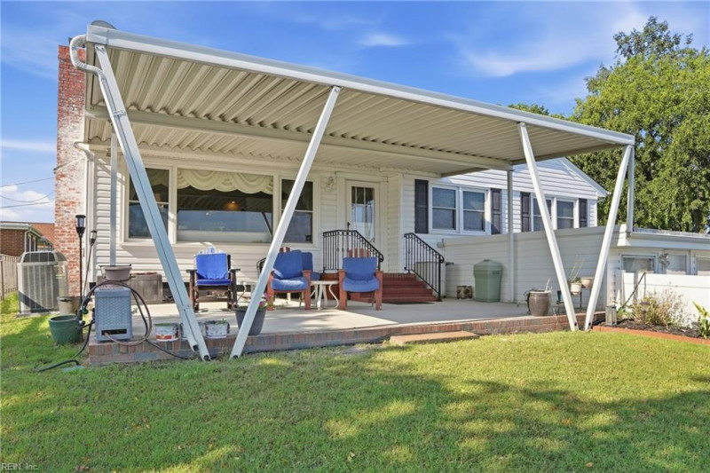 Photo 19 of 49 residential for sale in Portsmouth virginia