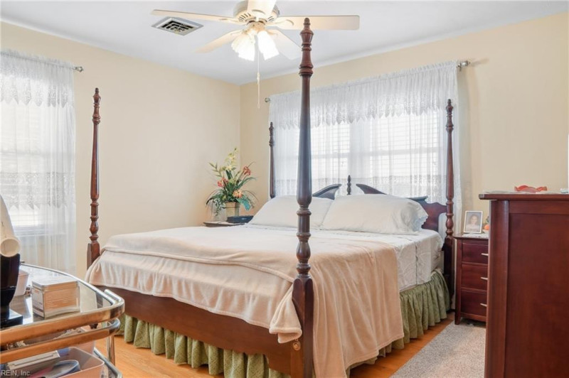 Photo 31 of 49 residential for sale in Portsmouth virginia