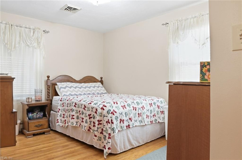 Photo 34 of 49 residential for sale in Portsmouth virginia