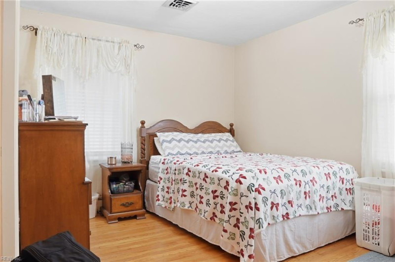 Photo 35 of 49 residential for sale in Portsmouth virginia