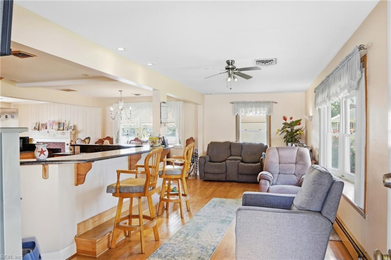 Photo 5 of 49 residential for sale in Portsmouth virginia