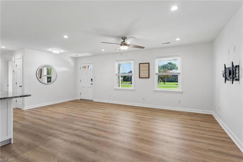 Photo 12 of 44 residential for sale in Gloucester County virginia