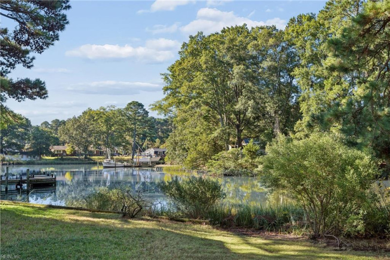Photo 30 of 44 residential for sale in Gloucester County virginia