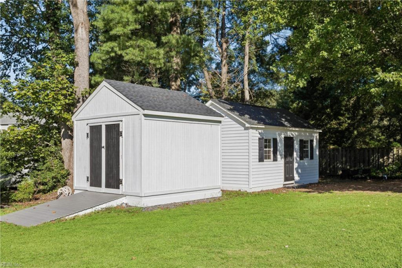 Photo 35 of 44 residential for sale in Gloucester County virginia