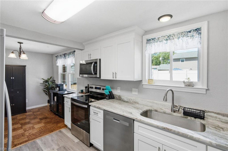 Photo 12 of 49 residential for sale in Virginia Beach virginia