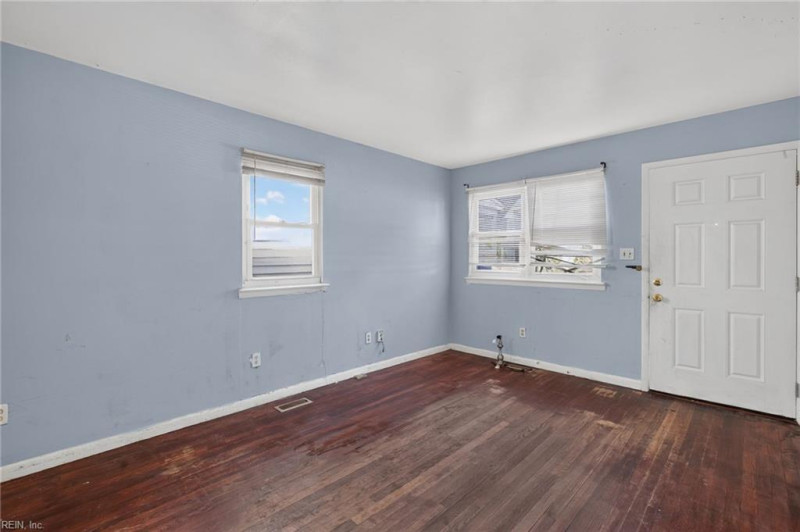 Photo 4 of 22 residential for sale in Newport News virginia