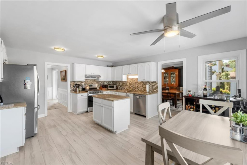 Photo 13 of 49 residential for sale in Chesapeake virginia
