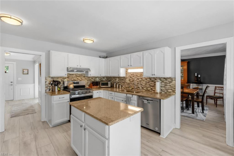 Photo 14 of 49 residential for sale in Chesapeake virginia