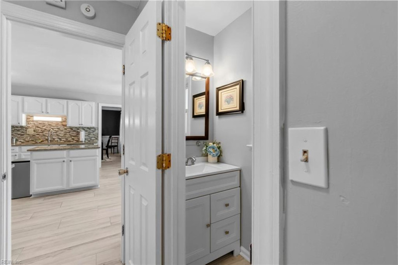 Photo 18 of 49 residential for sale in Chesapeake virginia