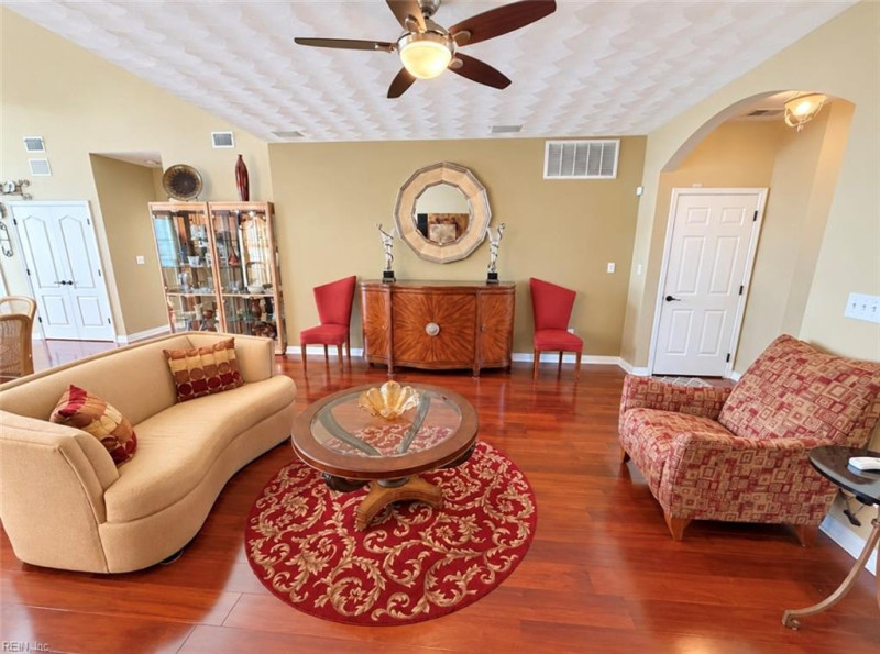 Photo 8 of 22 residential for sale in Virginia Beach virginia