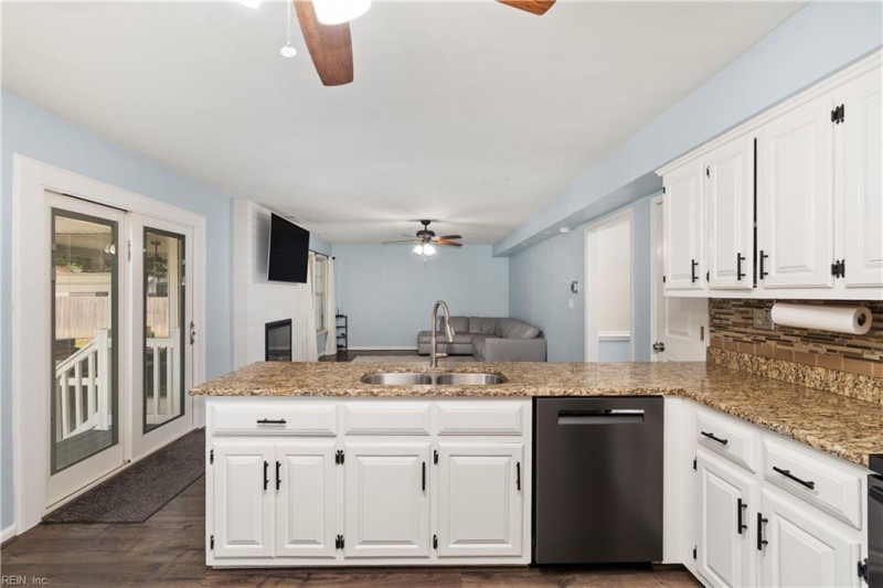 Photo 11 of 47 residential for sale in Chesapeake virginia