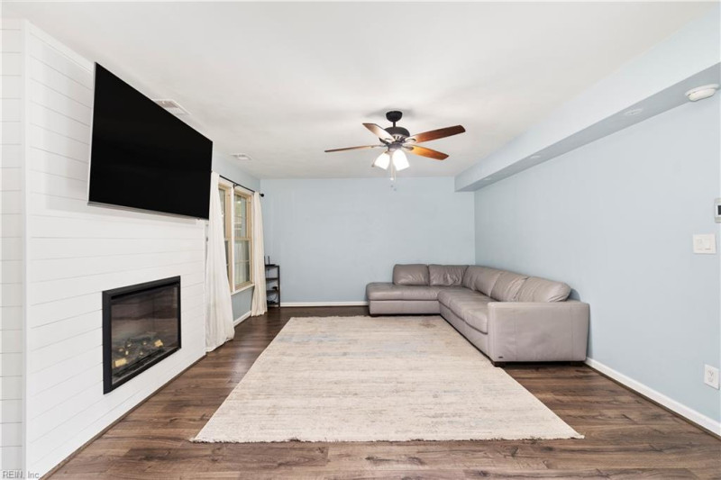 Photo 12 of 47 residential for sale in Chesapeake virginia