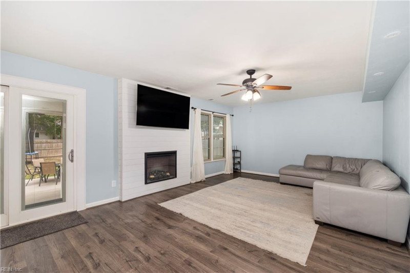 Photo 13 of 47 residential for sale in Chesapeake virginia