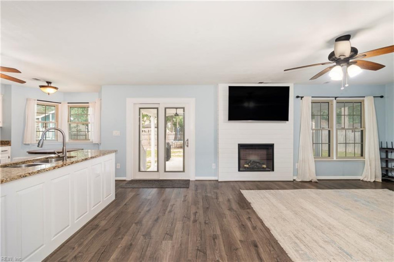 Photo 14 of 47 residential for sale in Chesapeake virginia