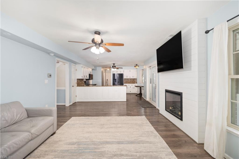 Photo 15 of 47 residential for sale in Chesapeake virginia