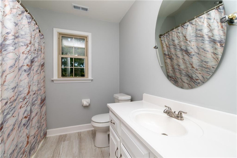 Photo 18 of 47 residential for sale in Chesapeake virginia