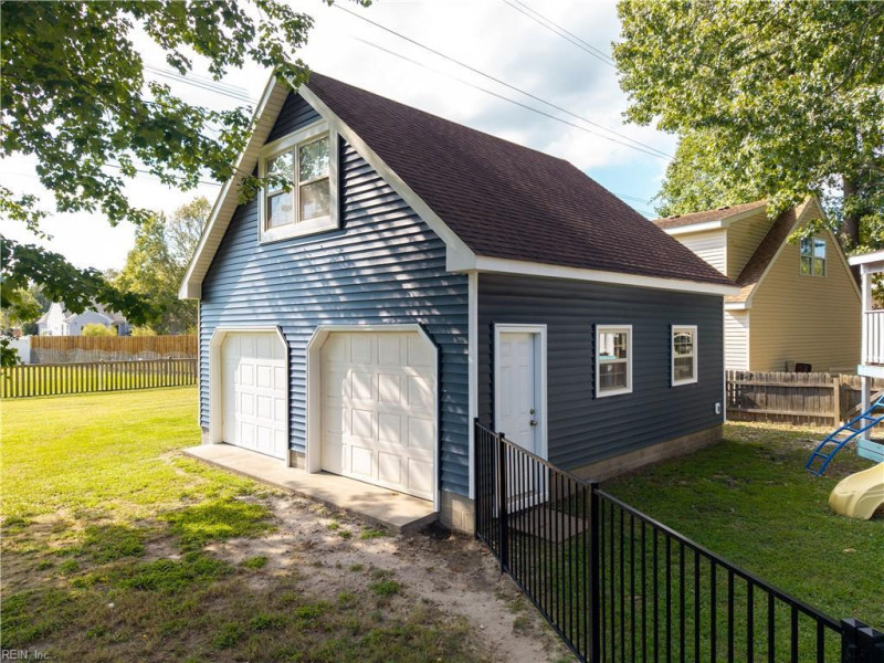 Photo 3 of 47 residential for sale in Chesapeake virginia
