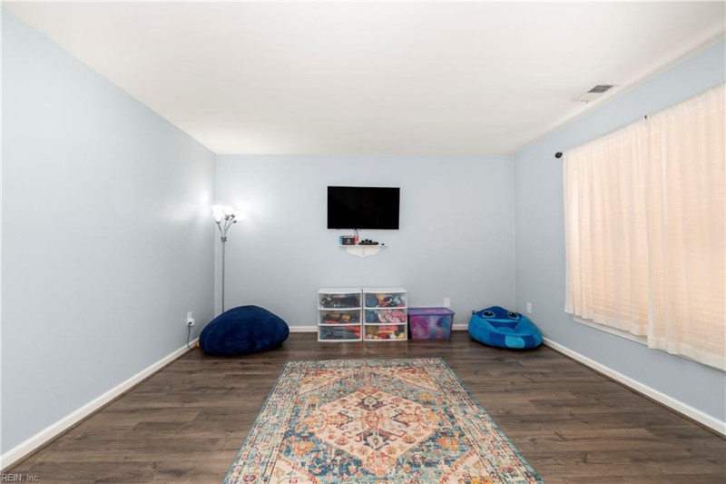 Photo 5 of 47 residential for sale in Chesapeake virginia