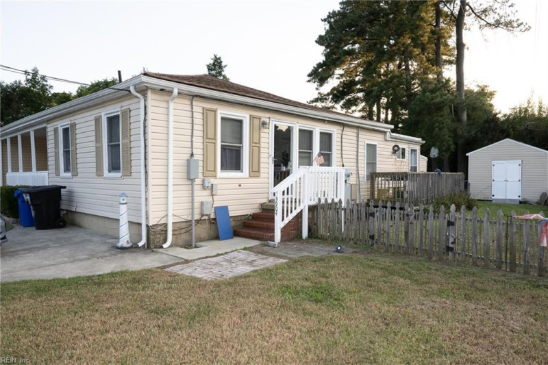 Photo 15 of 20 residential for sale in Portsmouth virginia