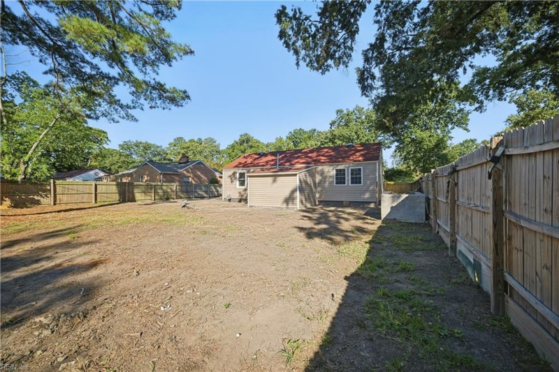Photo 11 of 44 residential for sale in Newport News virginia