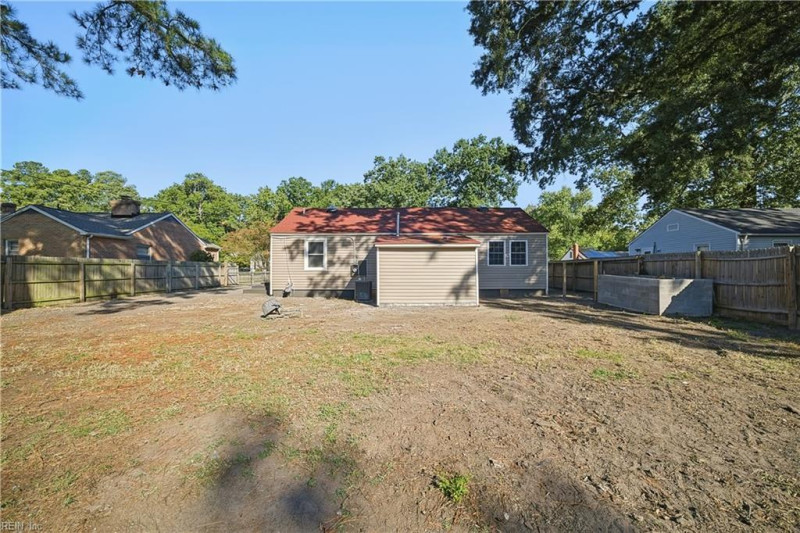 Photo 12 of 44 residential for sale in Newport News virginia