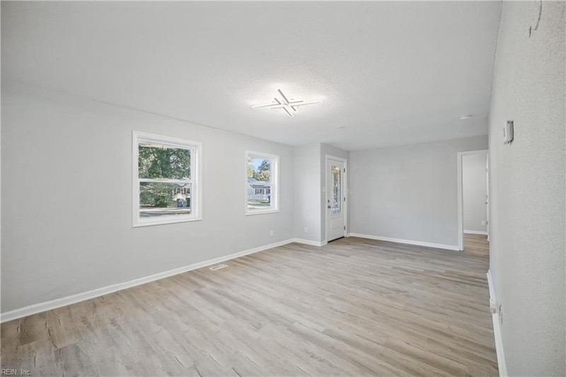Photo 18 of 44 residential for sale in Newport News virginia