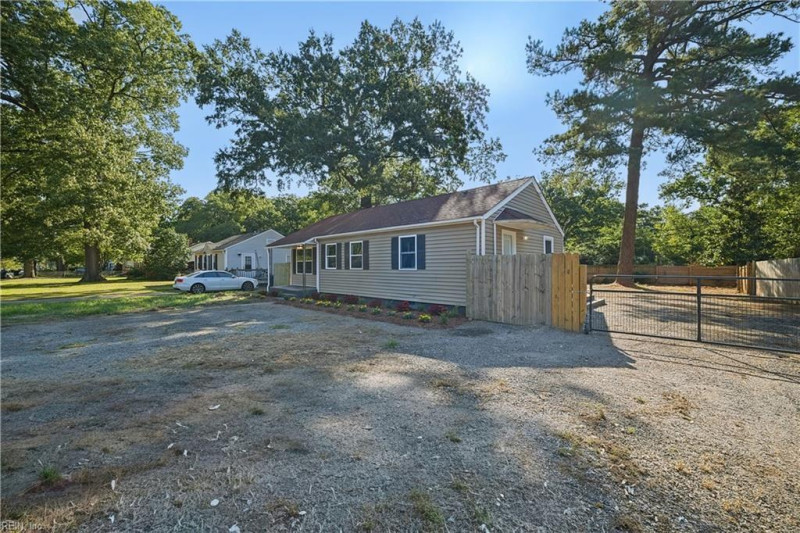 Photo 6 of 44 residential for sale in Newport News virginia