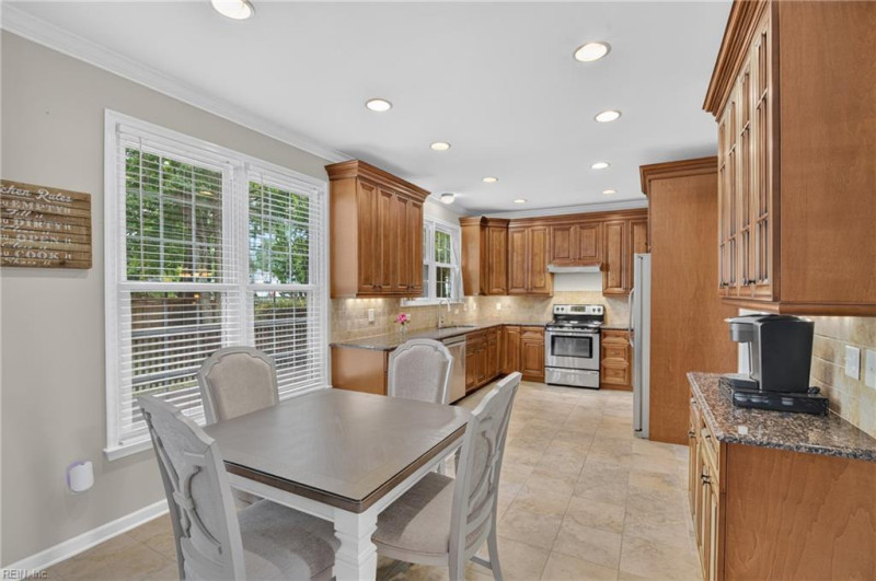 Photo 4 of 35 residential for sale in York County virginia