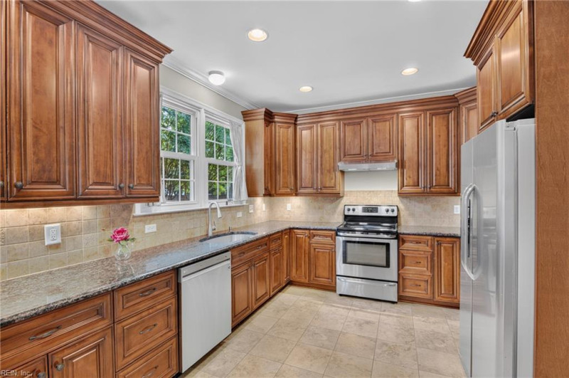 Photo 7 of 35 residential for sale in York County virginia