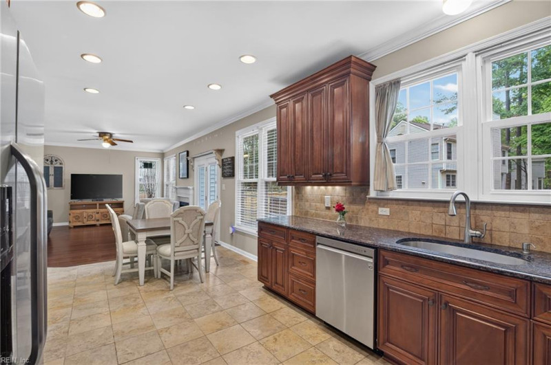 Photo 8 of 35 residential for sale in York County virginia