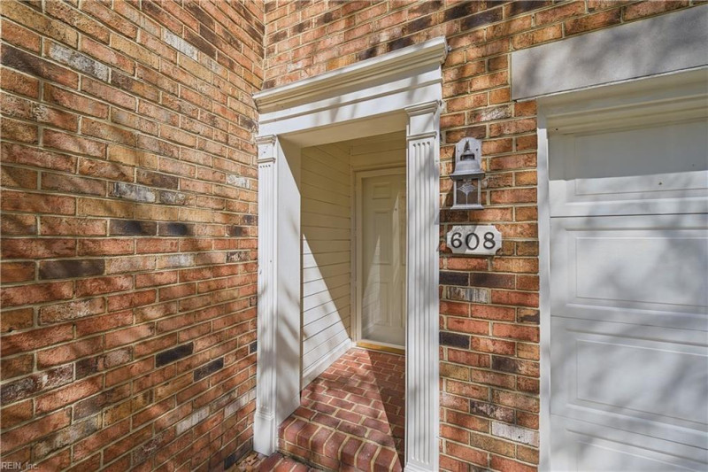 Photo 4 of 33 residential for sale in Newport News virginia