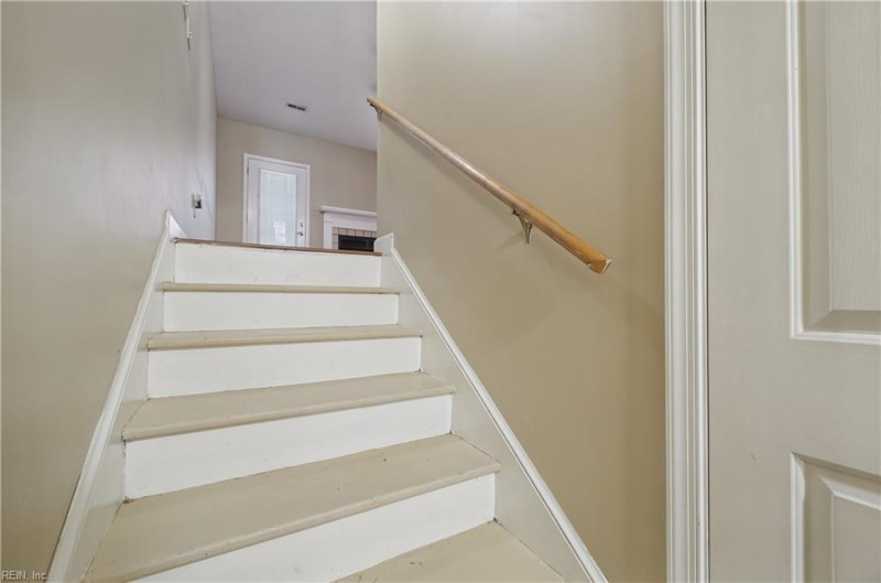 Photo 6 of 33 residential for sale in Newport News virginia
