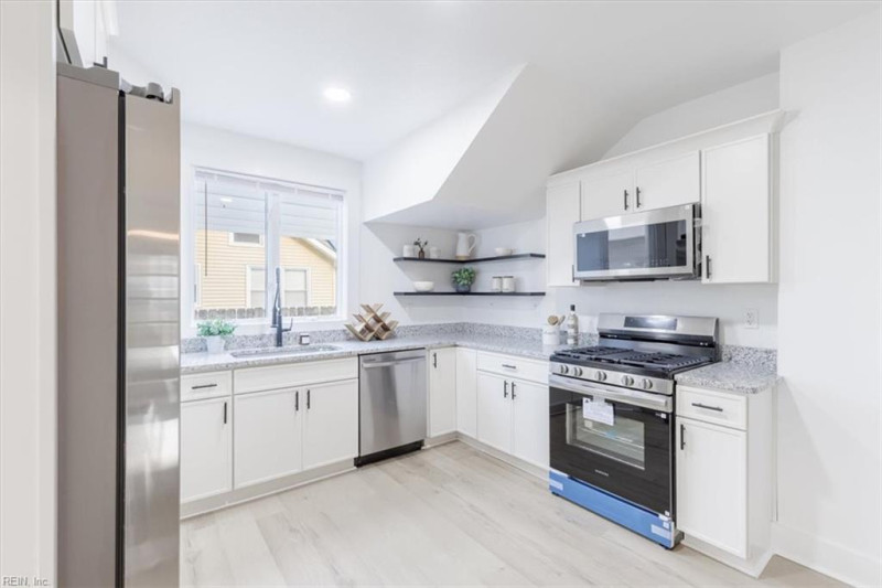 Photo 11 of 31 residential for sale in Norfolk virginia