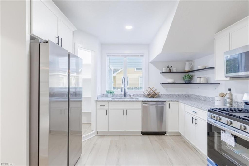 Photo 12 of 31 residential for sale in Norfolk virginia