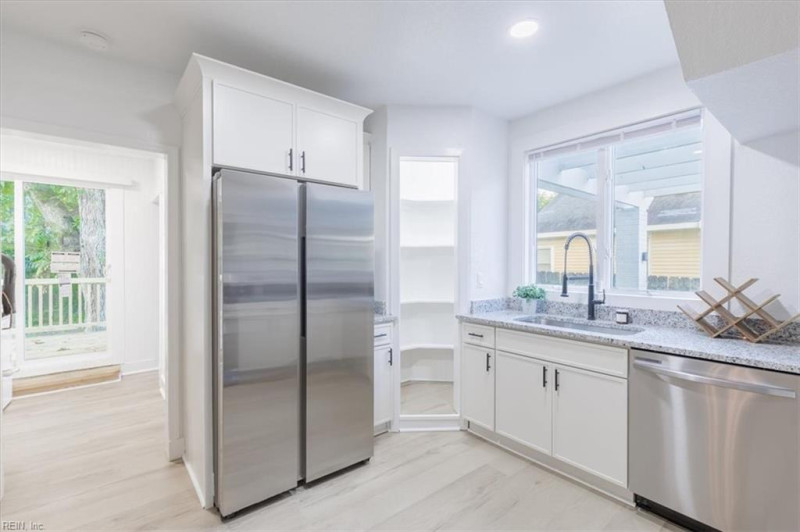 Photo 13 of 31 residential for sale in Norfolk virginia