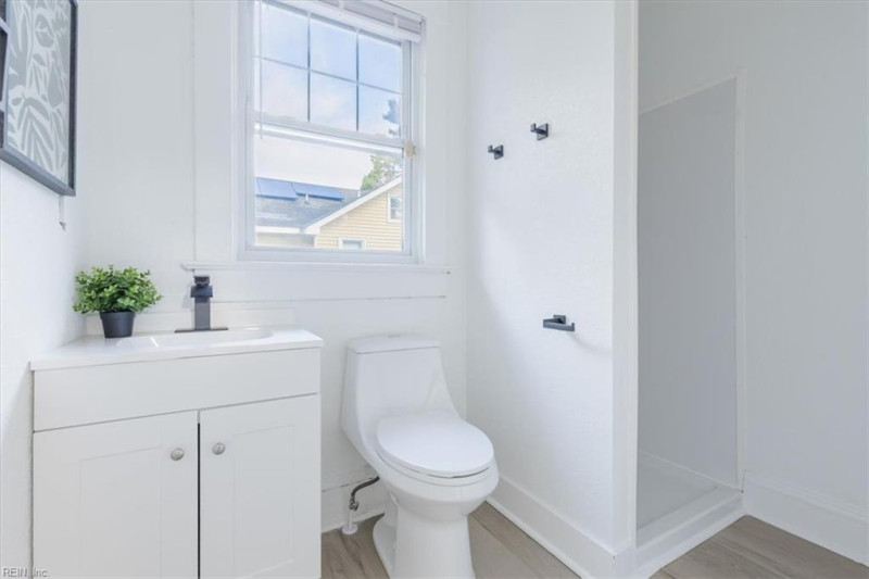 Photo 16 of 31 residential for sale in Norfolk virginia